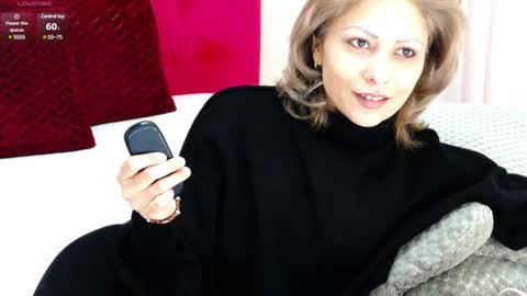 loradelniro1 online show from February 25, 2025, 1:28 pm