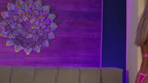 Lora online show from March 3, 2026, 9:10 pm