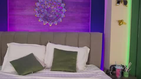 Snapshot of loradevine chatting on April 26, 2026, 8:17 pm Lora online show from April 26, 2026, 8:17 pm