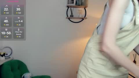 Lora online show from November 14, 2025, 12:48 pm