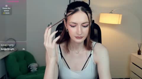 Lora online show from November 16, 2025, 7:47 am