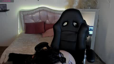 loraine online show from December 18, 2024, 8:57 pm