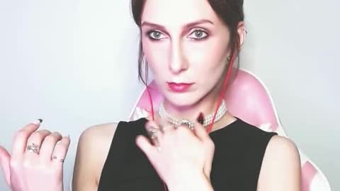 Lora  online show from April 1, 2026, 1:39 am