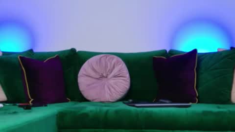 Miss online show from April 18, 2026, 7:07 pm