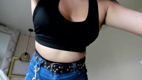   online show from October 11, 2025, 12:26 pm