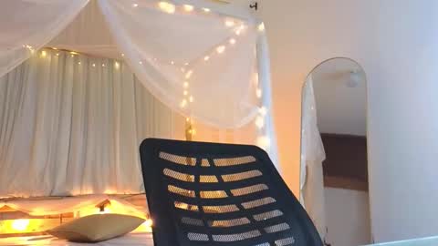 loreanis online show from October 6, 2025, 11:13 pm