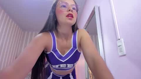 lorelaigiven online show from November 13, 2025, 12:48 pm