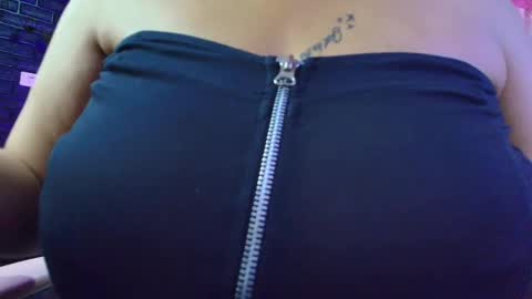 Loren online show from March 5, 2025, 8:42 pm