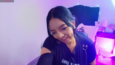 Snapshot of loren_44tits chatting on May 5, 2026, 8:17 pm Loren online show from May 5, 2026, 8:17 pm
