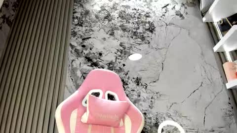 Doll Queen online show from February 7, 2026, 6:11 pm