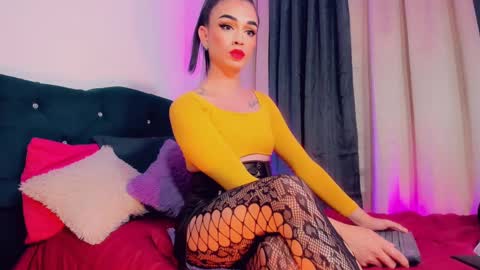 lesly lorena online show from October 8, 2025, 3:04 am