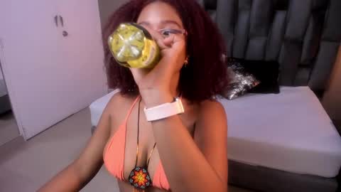 Lorena Vieira  online show from January 11, 2025, 7:49 pm
