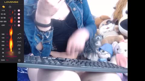 lorenitha online show from February 7, 2025, 1:43 pm