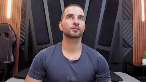  L O R E N Z O  Thumbs Up help  online show from October 1, 2025, 5:41 pm