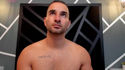  L O R E N Z O  Thumbs Up help  online show from December 15, 2025, 6:01 pm