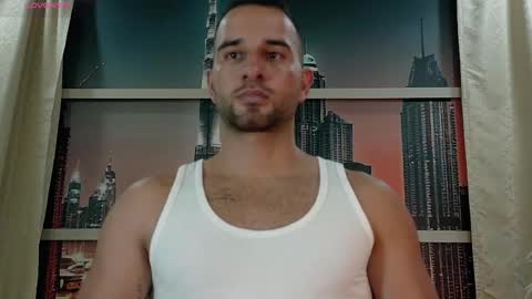 Snapshot of lorenzo_walker_ chatting on May 20, 2026, 5:41 pm L O R E N Z O Thumbs Up help online show from May 20, 2026, 5:41 pm