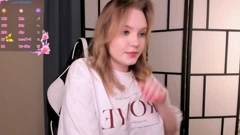 Snapshot of lorettacarnley chatting on January 30, 2025, 7:15 pm Alice online show from January 30, 2025, 7:15 pm