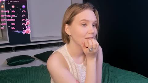 Snapshot of lorettacarnley chatting on February 9, 2025, 1:33 am Alice online show from February 9, 2025, 1:33 am