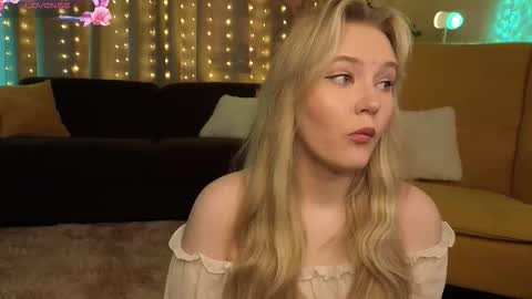 Snapshot of lorettacarnley chatting on October 26, 2025, 7:03 am Alice online show from October 26, 2025, 7:03 am