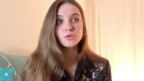 Chloe for Fan BlackHole online show from November 17, 2025, 5:41 pm