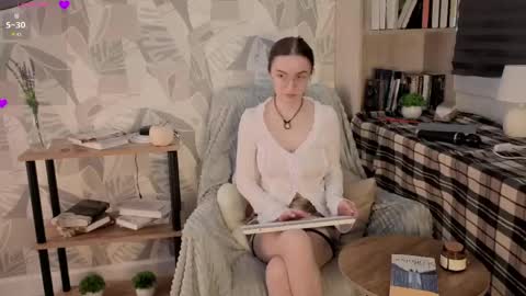 lorettedarsi online show from April 13, 2026, 1:33 am