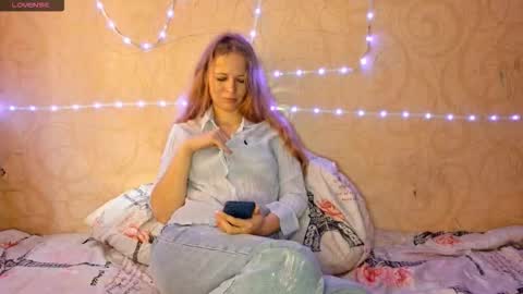 Annie online show from October 24, 2025, 7:16 am