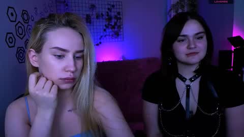 Lora for u online show from October 19, 2025, 7:14 pm