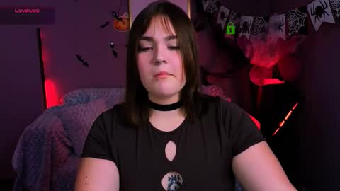 Lora for u online show from November 1, 2025, 8:22 pm