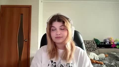 Stasha online show from June 19, 2026, 7:01 am