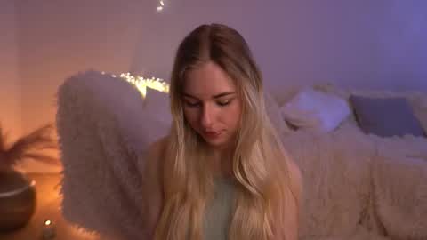 Snapshot of lorrie_love_story chatting on March 15, 2026, 11:05 am Lorrie online show from March 15, 2026, 11:05 am