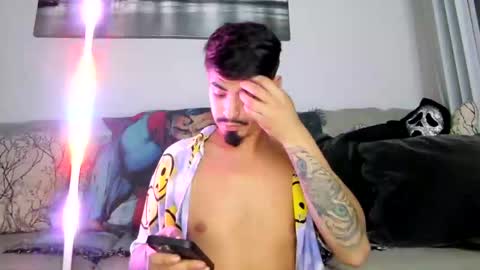 LosRompeCamera online show from November 12, 2025, 8:04 am