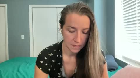 Snapshot of lothlori chatting on May 5, 2026, 7:11 pm lothlori online show from May 5, 2026, 7:11 pm