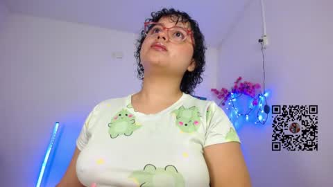 Snapshot of lou_cuteee chatting on July 10, 2026, 10:51 am lou_cuteee online show from July 10, 2026, 10:51 am