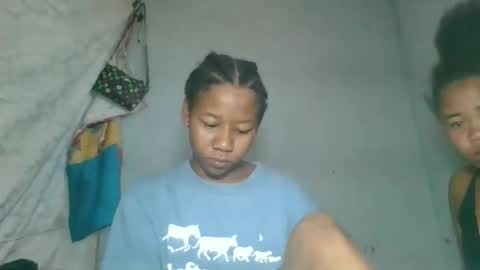 Snapshot of louane98 chatting on March 17, 2026, 6:06 am louane98 online show from March 17, 2026, 6:06 am