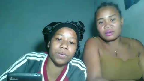 Snapshot of louane98 chatting on April 1, 2026, 7:00 pm louane98 online show from April 1, 2026, 7:00 pm