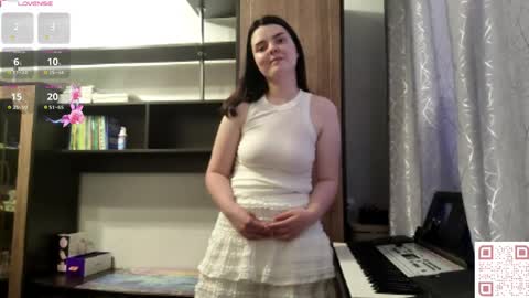 Snapshot of loudeguise chatting on June 8, 2026, 11:43 am Esma online show from June 8, 2026, 11:43 am
