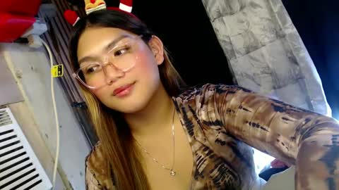 Sweet   online show from December 27, 2024, 7:35 pm