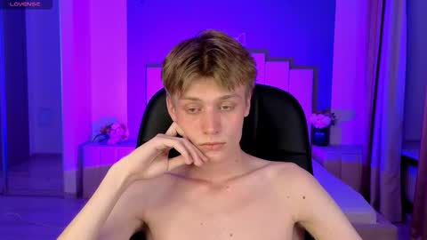 louie_evans online show from September 15, 2025, 10:10 pm