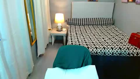 Snapshot of louie_sexy chatting on February 5, 2025, 12:49 pm Cathy online show from February 5, 2025, 12:49 pm