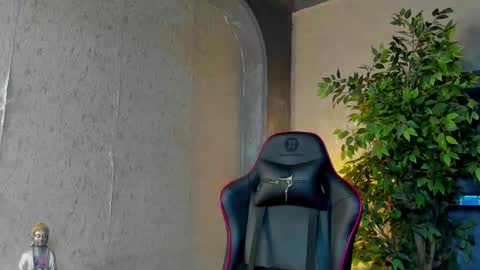 Louis online show from September 27, 2025, 10:04 pm