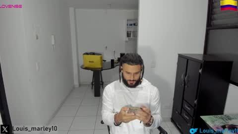 louis_marley_ online show from December 6, 2024, 1:40 am
