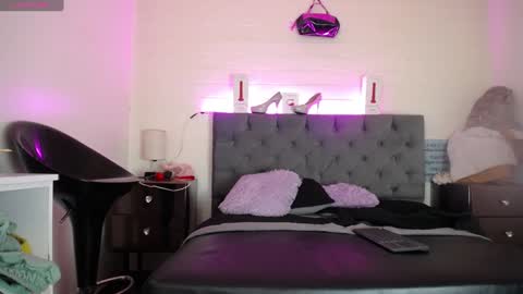  LouIse  online show from January 23, 2025, 9:50 pm