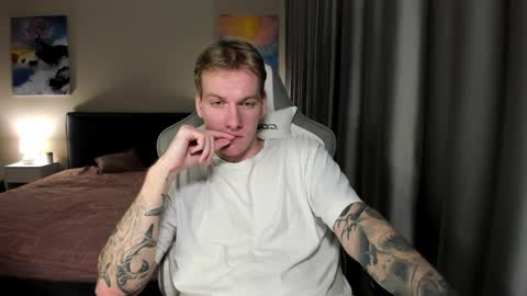 Louis  online show from December 24, 2024, 3:05 am