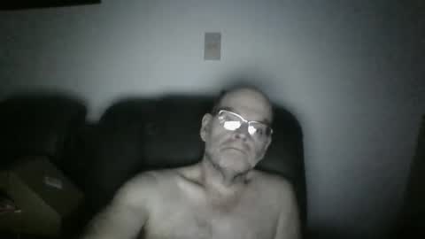 Snapshot of louism13 chatting on December 2, 2024, 4:31 am louism13 online show from December 2, 2024, 4:31 am