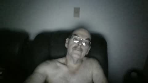 Snapshot of louism13 chatting on February 17, 2025, 4:42 am louism13 online show from February 17, 2025, 4:42 am