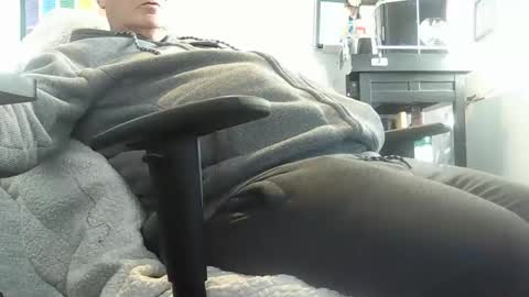 Snapshot of loumtl3 chatting on February 22, 2025, 12:29 pm loumtl3 online show from February 22, 2025, 12:29 pm