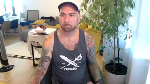 Snapshot of lovalova666 chatting on June 24, 2026, 7:40 am Guapito online show from June 24, 2026, 7:40 am