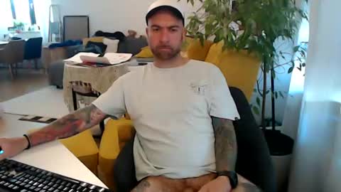Snapshot of lovalova666 chatting on June 26, 2026, 7:57 am Guapito online show from June 26, 2026, 7:57 am
