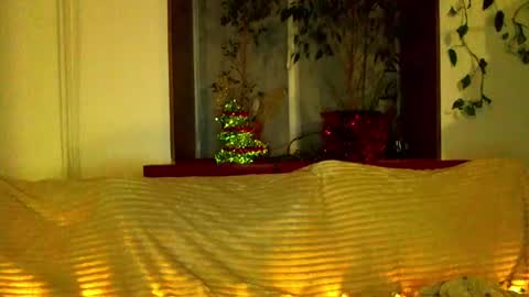 Cute face online show from December 31, 2024, 2:25 pm