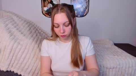 love bella  online show from April 9, 2026, 12:32 am